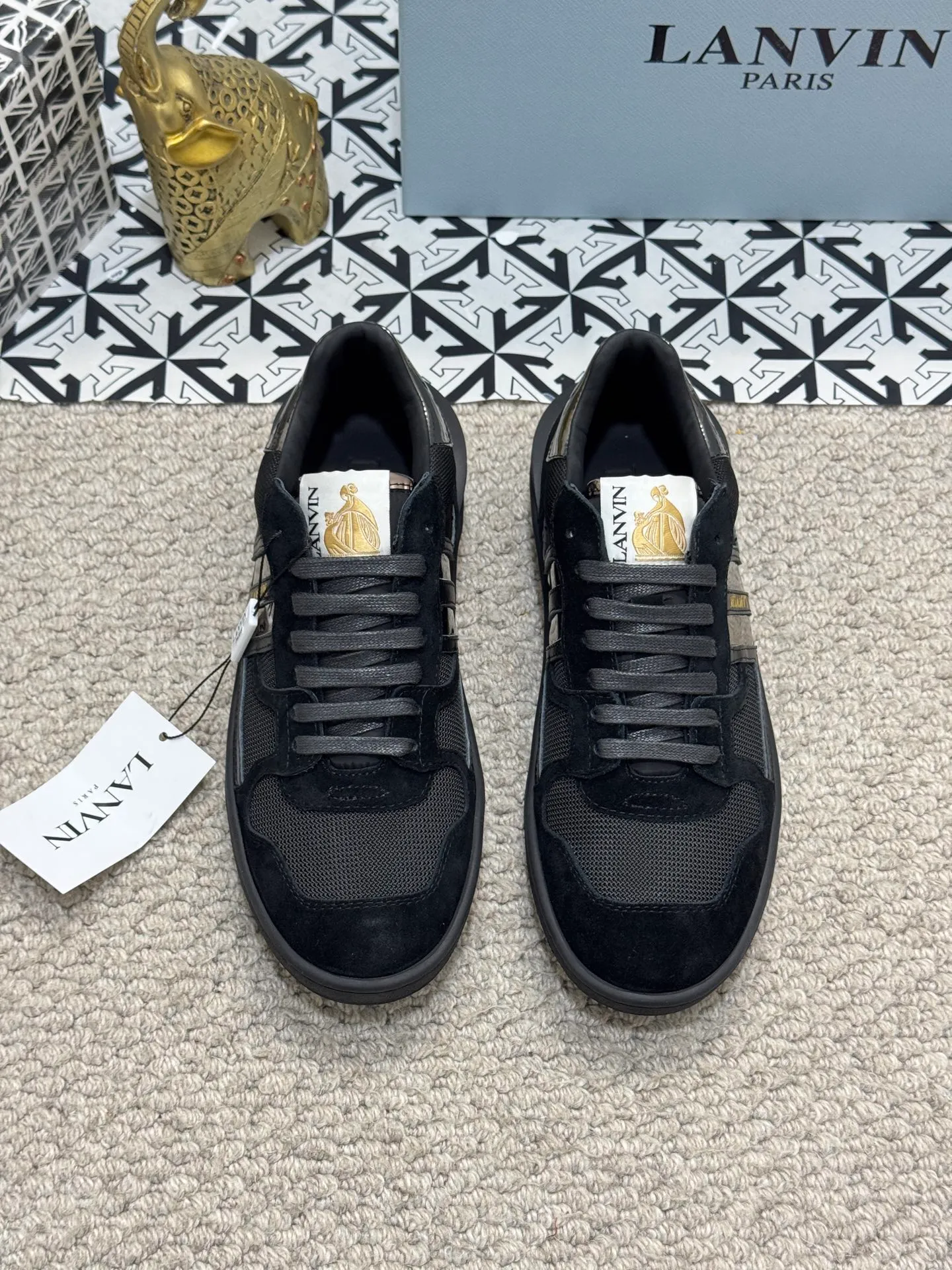 Men's men's shoes 💰520 [New style] 🦈🦈lanvin #LANVIN spring and summer series new colors ❤️‍🔥The latest lace-up fashionable casual Forrest Gump running shoes~bumpr high-quality couple 👫 series!! The latest trendy products of the season. Many bloggers have planted grass and purchased the original molds for customization. The uppers are nubuck leather. They are very versatile, fashionable and casual, and are comfortable to wear on the feet. Recommended! The original molds have clear logo rubber bottoms, which are non-slip and wear-resistant. Size: Female 36~40 Male 38-44 (45 customized
